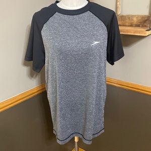 Speedo gray and black Swim shirt with UV protection size Medium
